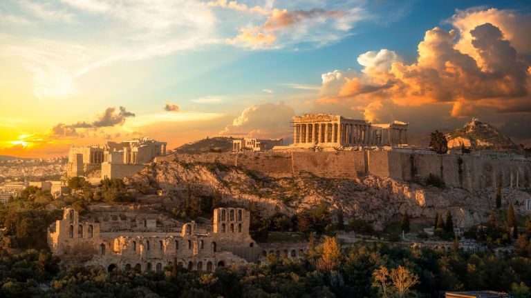 Jak Dotrzeć z Lotniska w Atenach do Centrum Miasta – Praktyczny Przewodnik